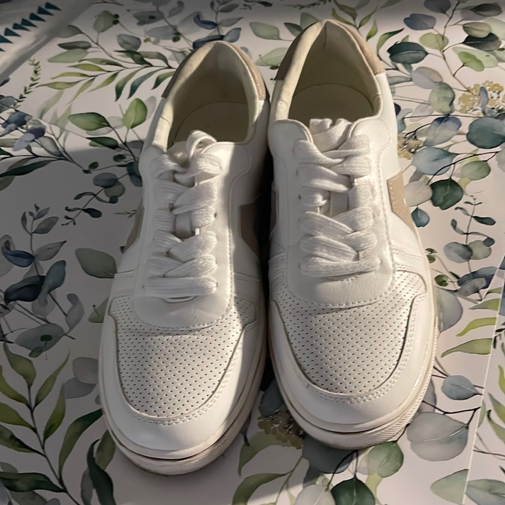 Mia sneakers